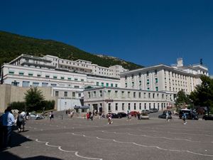 I parcheggiatori di San Giovanni Rotondo in presidio presso il Palazzo di Città per difendere il posto di lavoro