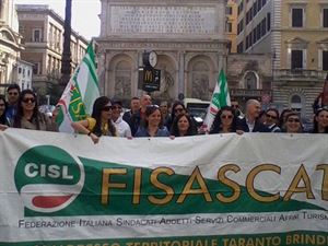 Appalti pulizia e ristorazione: alla manifestazione di Roma delegazioni da Taranto e Brindisi