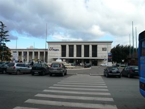 Frecciargento per Roma in partenza da Foggia senza passeggeri, protesta la Cisl: oltre al danno la beffa