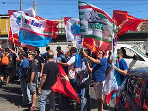 Tecnomessapia: protesta dei lavoratori davanti al Consiglio regionale, scongiurare i licenziamenti a fine commessa Leonardo Aerostrutture