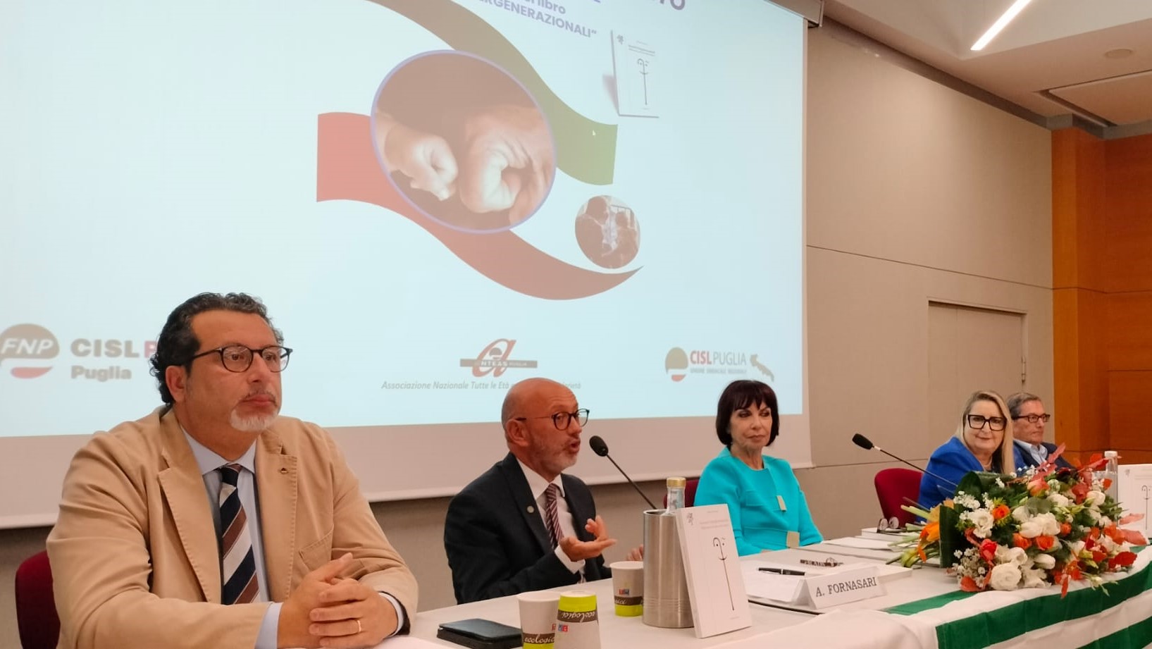 Incontri intergenerazionali: presentato a Bari il libro del Professor Fornasari in una sala gremita di giovani studenti